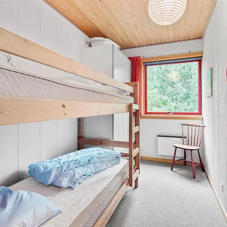 1565-aakirkeby-poserevaenget-4 別荘 *